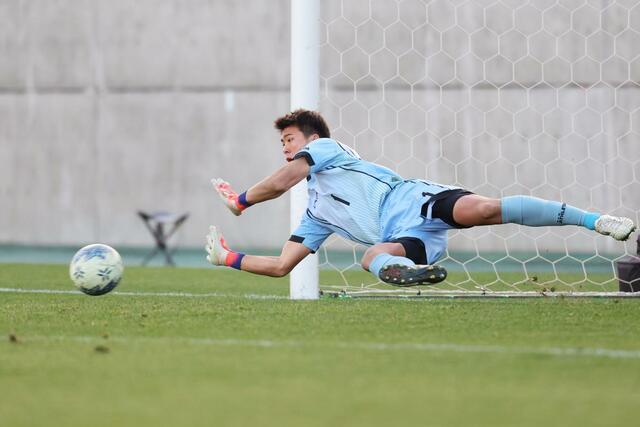 ＰＫ戦、相手の５人目を止め決勝のセーブをしたＧＫ仲七璃＝ＮＡＣＫ５スタジアム大宮