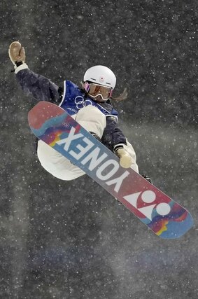 女子ハーフパイプ決勝　技を決める冨田せな＝リビーニョ（共同）