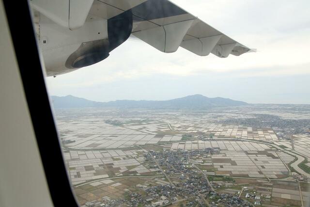 越後平野の上空の風景=6日