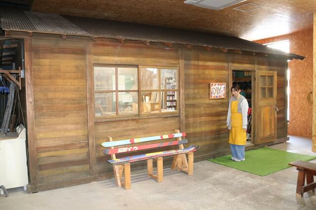 復元された「DIY部」の部室のセット=三条市上保内