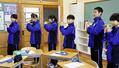 コンサート本番に向けて前浜ばやしを練習する前浜中の生徒＝佐渡市水津