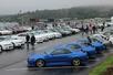 富士スピードウェイで開かれたイベントに合わせて、全国各地から集結した日産自動車のスポーツカー「GT―R」=10月、静岡県小山町