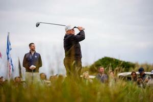 　自身が所有するゴルフ場でプレーするトランプ米大統領＝２０２５年７月、英スコットランド・アバディーン近郊（ゲッティ＝共同）