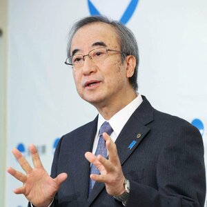 定例会見で、記者の質問に答える花角英世知事=1月23日、新潟県庁