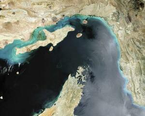 　ホルムズ海峡の衛星写真＝２０１７年５月（ゲッティ＝共同）