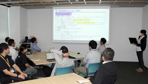 中間報告を行った市役所改革プロジェクトチームの会合=佐渡市役所