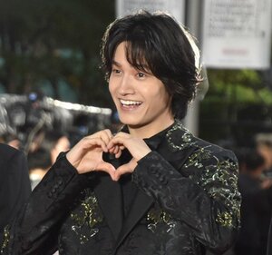 『第38回東京国際映画祭(TIFF)』のレッドカーペットに登場したAぇ! group・佐野晶哉 (C)ORICON NewS inc.
