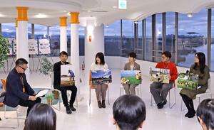 潟とともに暮らす豊かさについて市民が語り合ったトークセッション=新潟市中央区紫竹山6