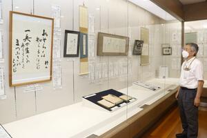 宮柊二記念館で始まった「宮柊二 言の葉の泉」展=魚沼市堀之内