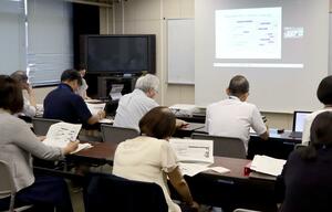 病床削減などの方針が示された下越地域医療構想調整会議=28日、新発田市豊町3