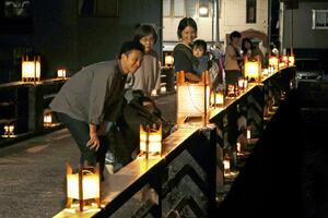 街並みに明かりをともしたイベント「トチオノアカリ」=長岡市谷内2