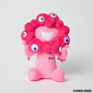 セレッソ大阪が販売したピンク色のミャクミャクのぬいぐるみ(同クラブ提供)