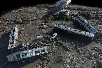 津波に襲われ電車80m流される 常磐線跨線橋に衝突、3D解析 | 新潟日報