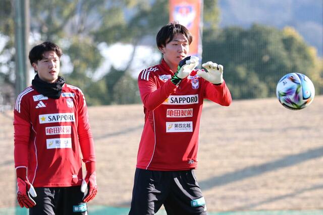 ＧＫ内山翔太（右）＝宮崎県都城市