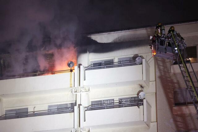 マンション火災の現場＝２５日、新潟市中央区