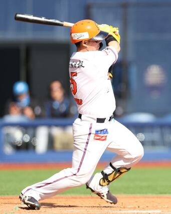 ５回１死二、三塁、大川陽大が左前に運び２－１＝３月２３日、エコスタ