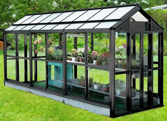 三条工機製作所が販売する温室「ブラック」のイメージ画像(三条工機製作所提供)