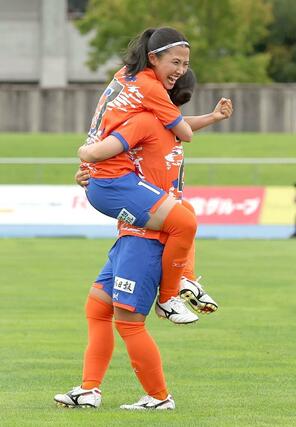 新潟LーC大阪 後半5分、FW滝川結女がゴールを決め、2-1=新発田市
