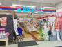 さまざまな韓国関連商品を取り扱う「韓ビニ」=新発田市新栄町2