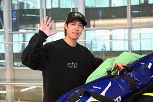 帰国したノルディックスキー・ジャンプ男子の二階堂蓮=31日、羽田空港