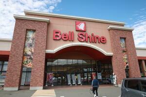 　カラオケルームが開設された長野県箕輪町のスーパー「ベルシャイン」＝１０月