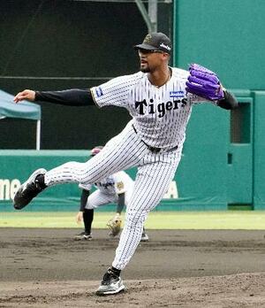 オリックスとの練習試合に登板した阪神・デュプランティエ=兵庫県尼崎市