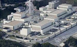 宮城県の東北電力女川原発2号機(画面中央)=10月24日(共同通信社機から)