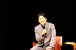 豊臣秀長ゆかりの竹田城のある兵庫県朝来市で開催された大河ドラマ『豊臣兄弟!』トークライブに登壇した仲野太賀