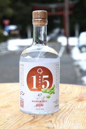 規格外となった弥彦村産の茶豆を風味付けに用いた「新潟県ジン」
