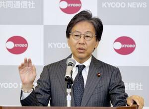 共同通信加盟社論説研究会で講演する立憲民主党の安住淳衆院予算委員長=30日午後、東京・東新橋