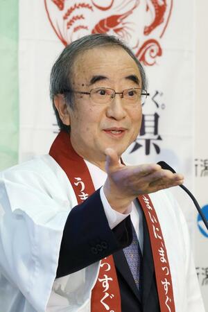 知事定例会見で記者の質問に答える花角英世県知事