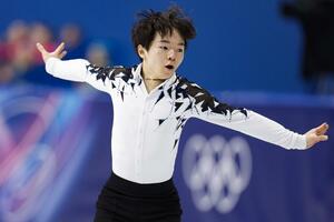 男子ＳＰ　演技する鍵山優真＝ミラノ（共同）