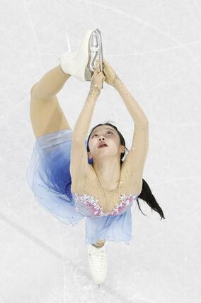 女子フリー　演技する中井亜美＝ミラノ（共同）