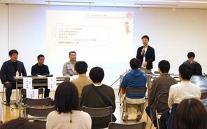 フリースクールの課題を話し合ったフォーラム=11月4日、アオーレ長岡