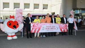 県庁を訪れたデフリンピックのキャラバンカー=31日、新潟市中央区