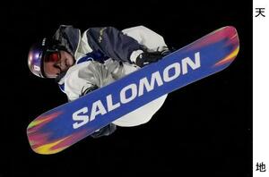 　女子ビッグエア予選　ジャンプする村瀬心椛＝リビーニョ（共同）