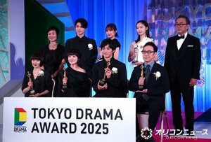 『東京ドラマアウォード2025』の授賞式に登壇した(前列左から)杉咲花、奈緒、松坂桃李、角田晃広(後列左から)有働由美子、本田響矢、芳根京子、加藤小夏、三谷幸喜 (C)ORICON NewS inc.