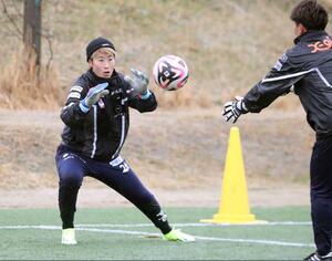 新潟Lの練習に合流したGK平尾知佳=聖籠町