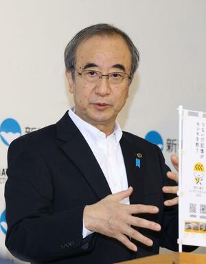出力制御に対する県の対応状況などについて語る花角英世知事=7月24日、県庁