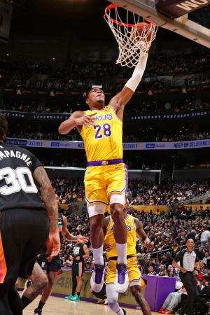 　スパーズ戦で攻めるレーカーズの八村（２８）＝ロサンゼルス（ＮＢＡＥ・ゲッティ＝共同）