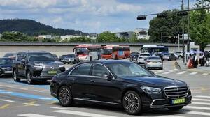 ソウル市内を走る黄緑色ナンバーの車=7月23日