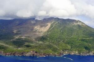 鹿児島県の口永良部島=2022年5月(共同通信社ヘリから)