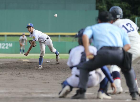 先発し、延長十一回途中まで力投した新発田南の主戦渋谷晴人＝９月１１日、新発田市五十公野公園野球場