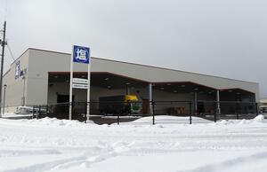 ジャパンソルトが新たに整備した拠点「上越妙高みらい倉庫」＝上越市上中田