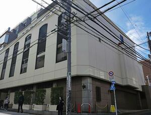 世界平和統一家庭連合(旧統一教会)の本部が入るビル=3月、東京都渋谷区