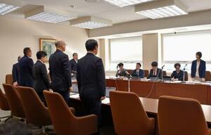 東京電力柏崎刈羽原発に関する一般会計補正予算案を可決した新潟県議会の常任委員会=19日午前