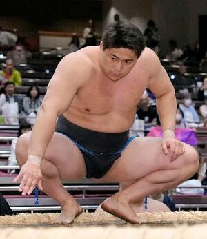 初土俵で白星を挙げた大森=両国国技館