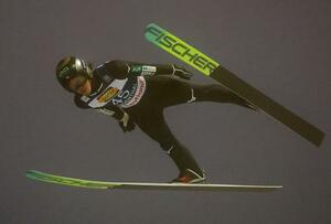 4位に入った二階堂蓮の飛躍=クリンゲンタール(ロイター=共同)