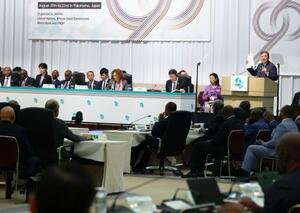 第9回「アフリカ開発会議(TICAD)」の閉会式で、あいさつする石破首相(奥右端)=22日午前、横浜市(代表撮影)