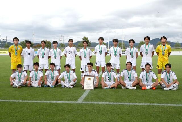 阪南大－新潟医福大　準優勝だった新潟医福大の選手ら＝いわスタ